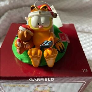 Vintage Garfield w/Pookie Chilling in Beanbag Ornament NIB